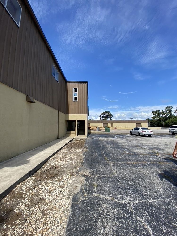 Manufacturing and Distribution Facility : 800 Kemp St, Merritt Island, FL 32952